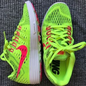 🏅Neon Nike Sneakers 🏅